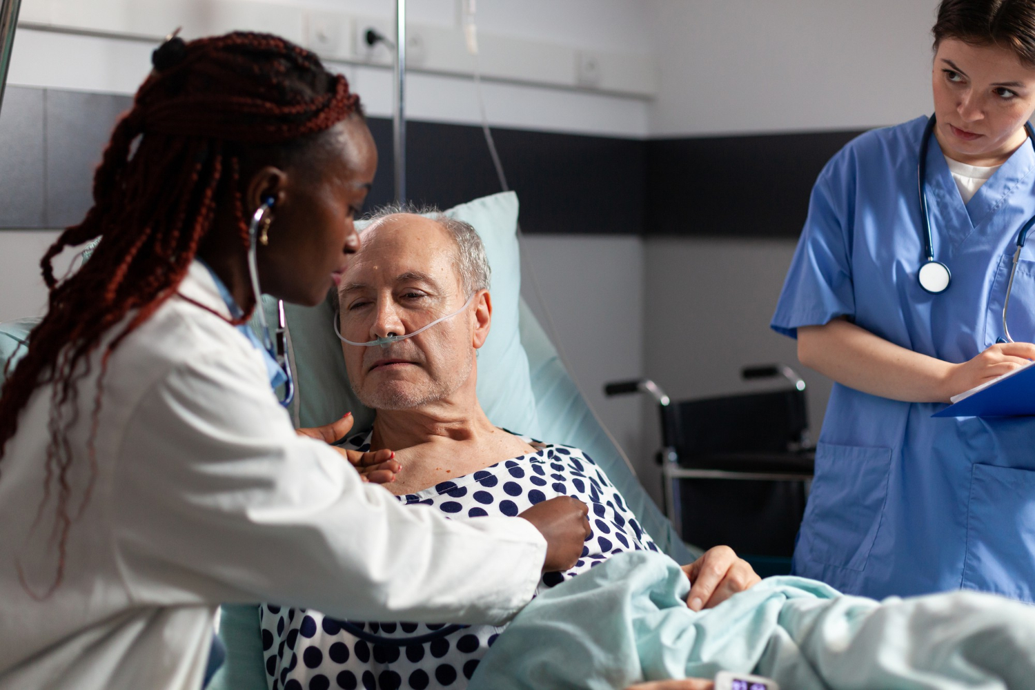 Estudo sugere que reabilitação precoce melhora função física de pacientes idosos internados com insuficiência cardíaca