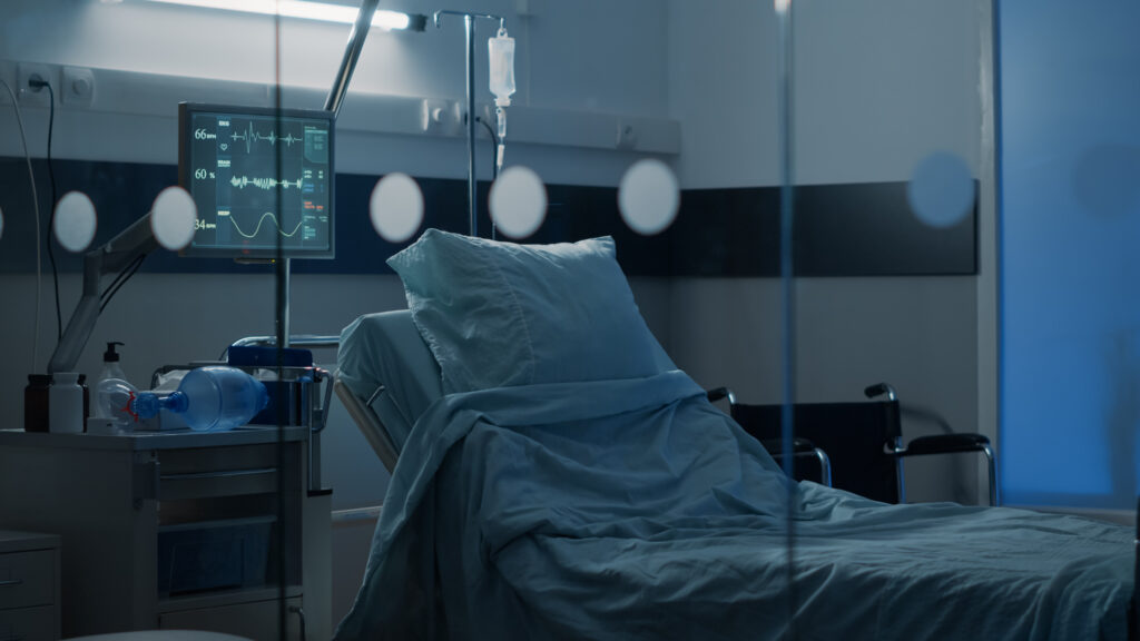 Fatores diversos influenciam prescrição e desprescrição de antipsicóticos para pacientes com delirium em UTI.