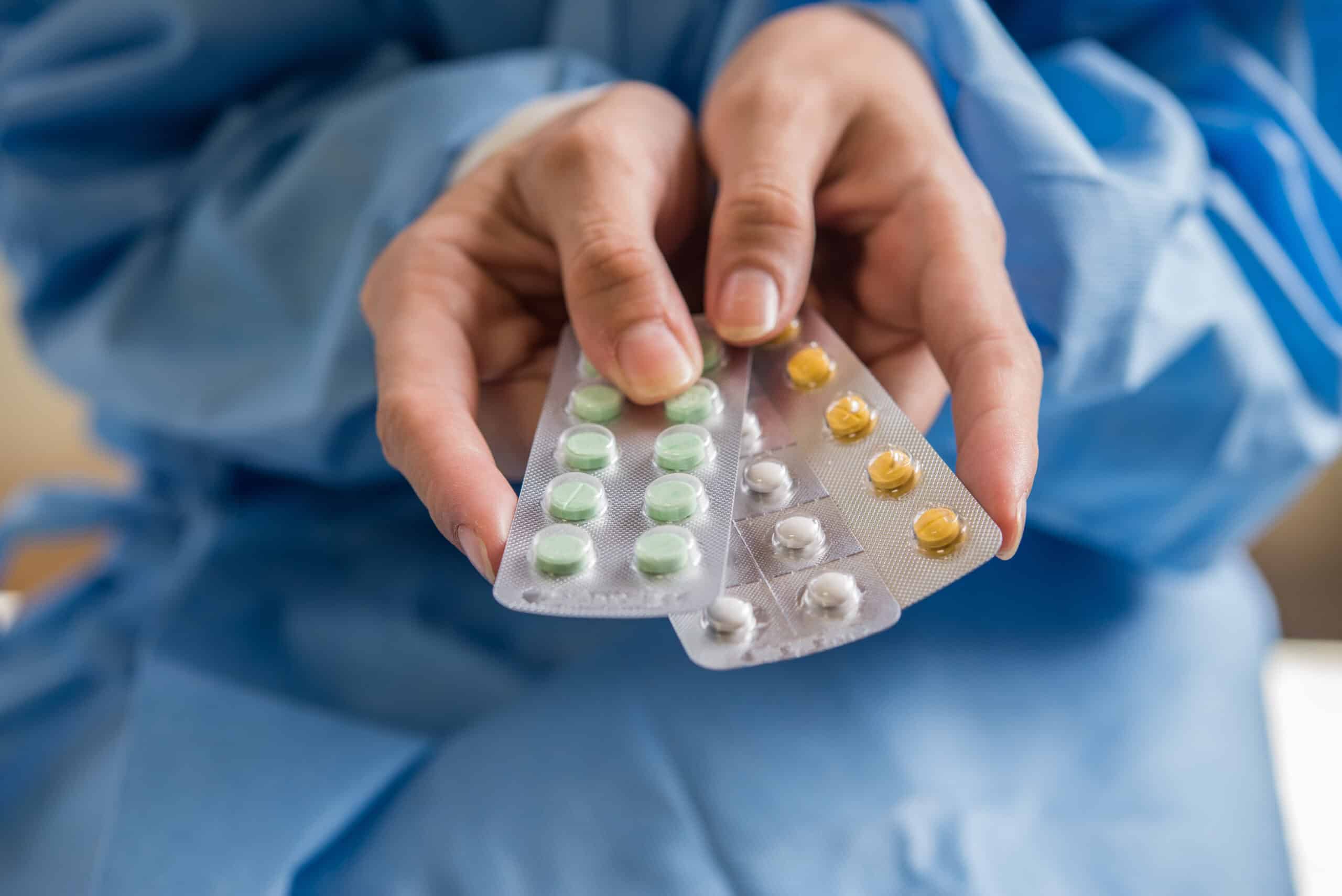 França: cirurgiões prolongam antibióticos pós-operatórios mesmo diante de riscos
