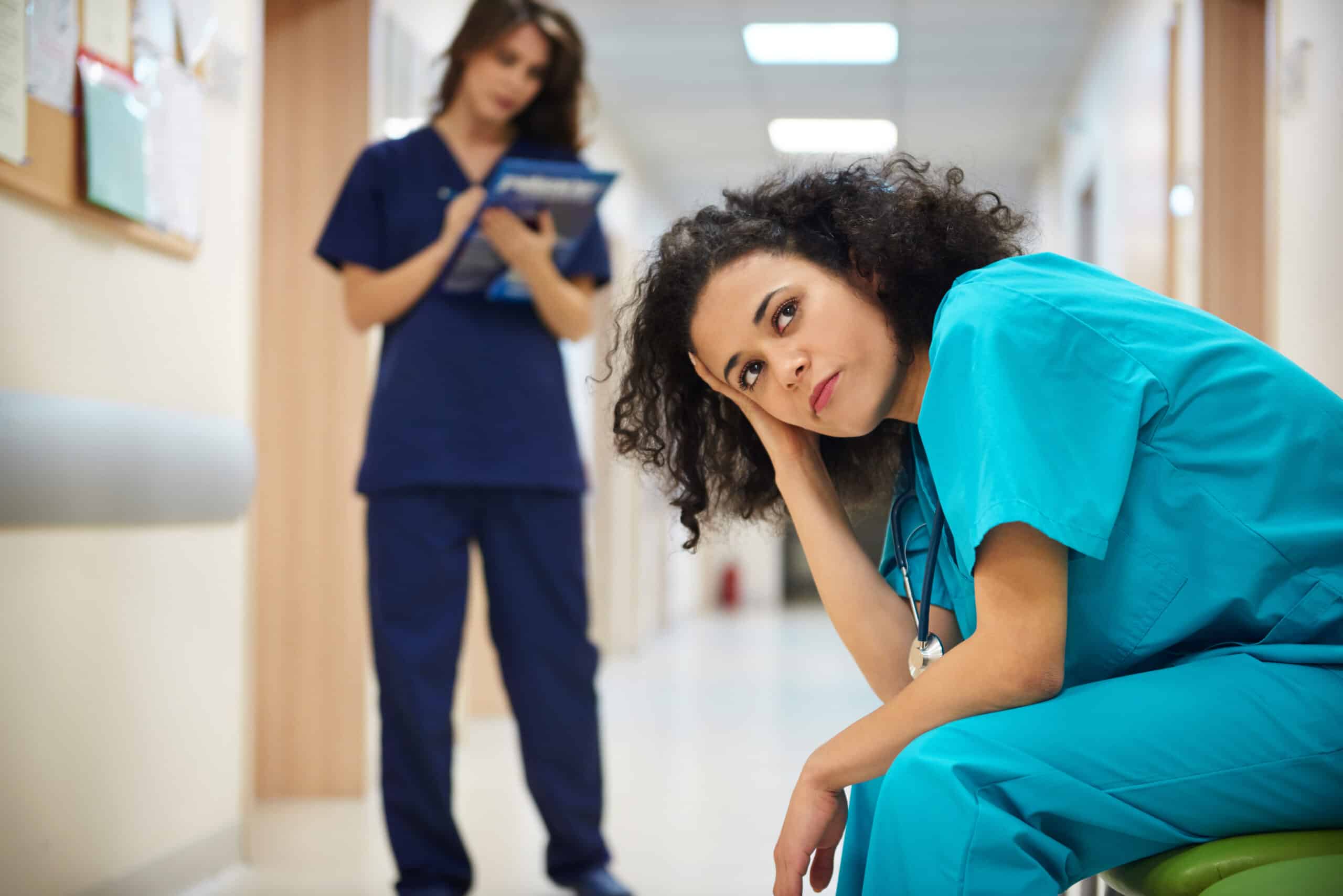Estudo sugere que escassez de profissionais de enfermagem aumenta mortalidade e eventos adversos em hospitais