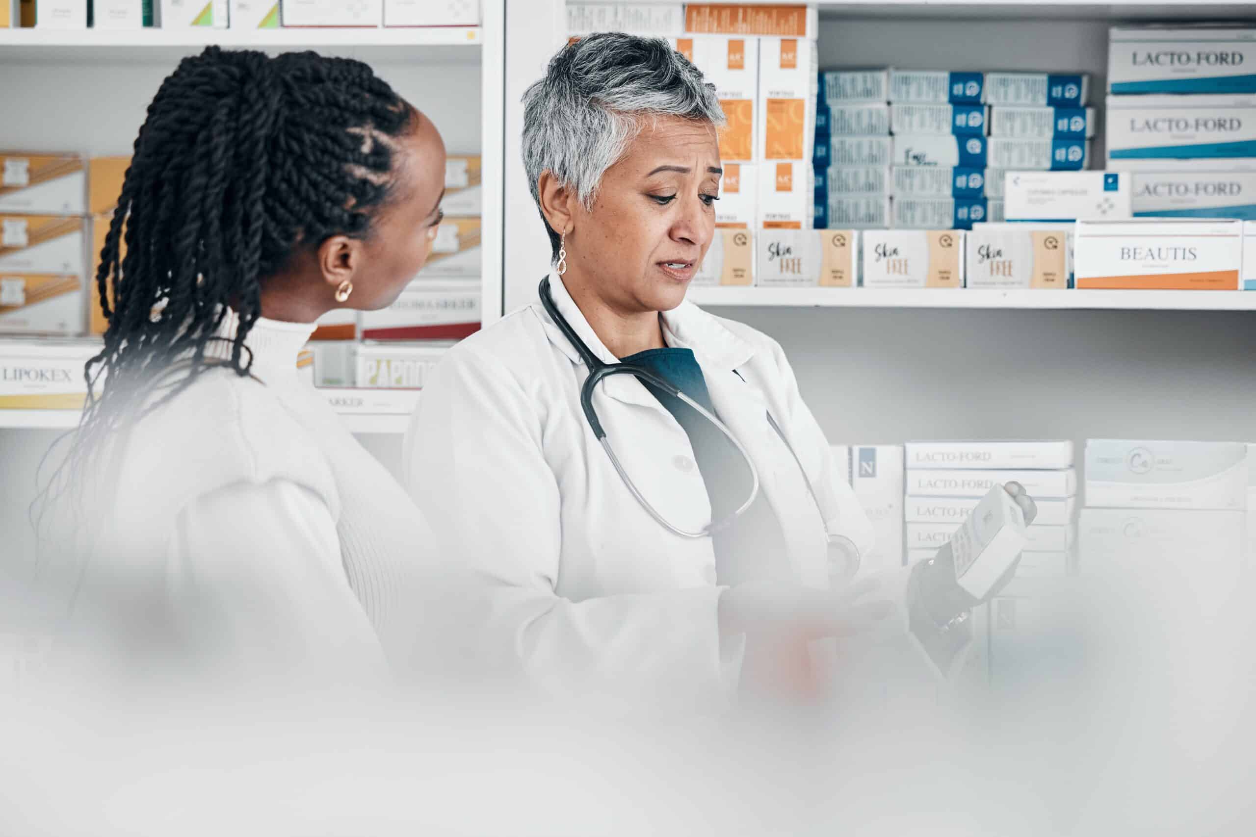 Farmacêuticos interceptam 93% dos erros de prescrição pediátrica antes que cheguem aos pacientes, aponta estudo 